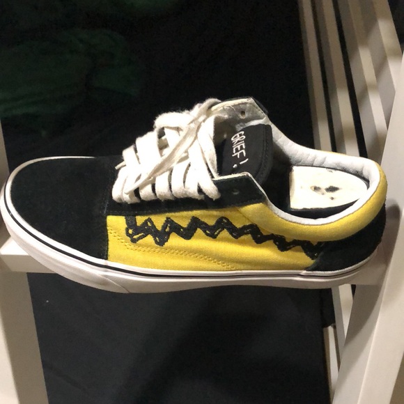 Charlie Brown vans - Picture 2 of 4